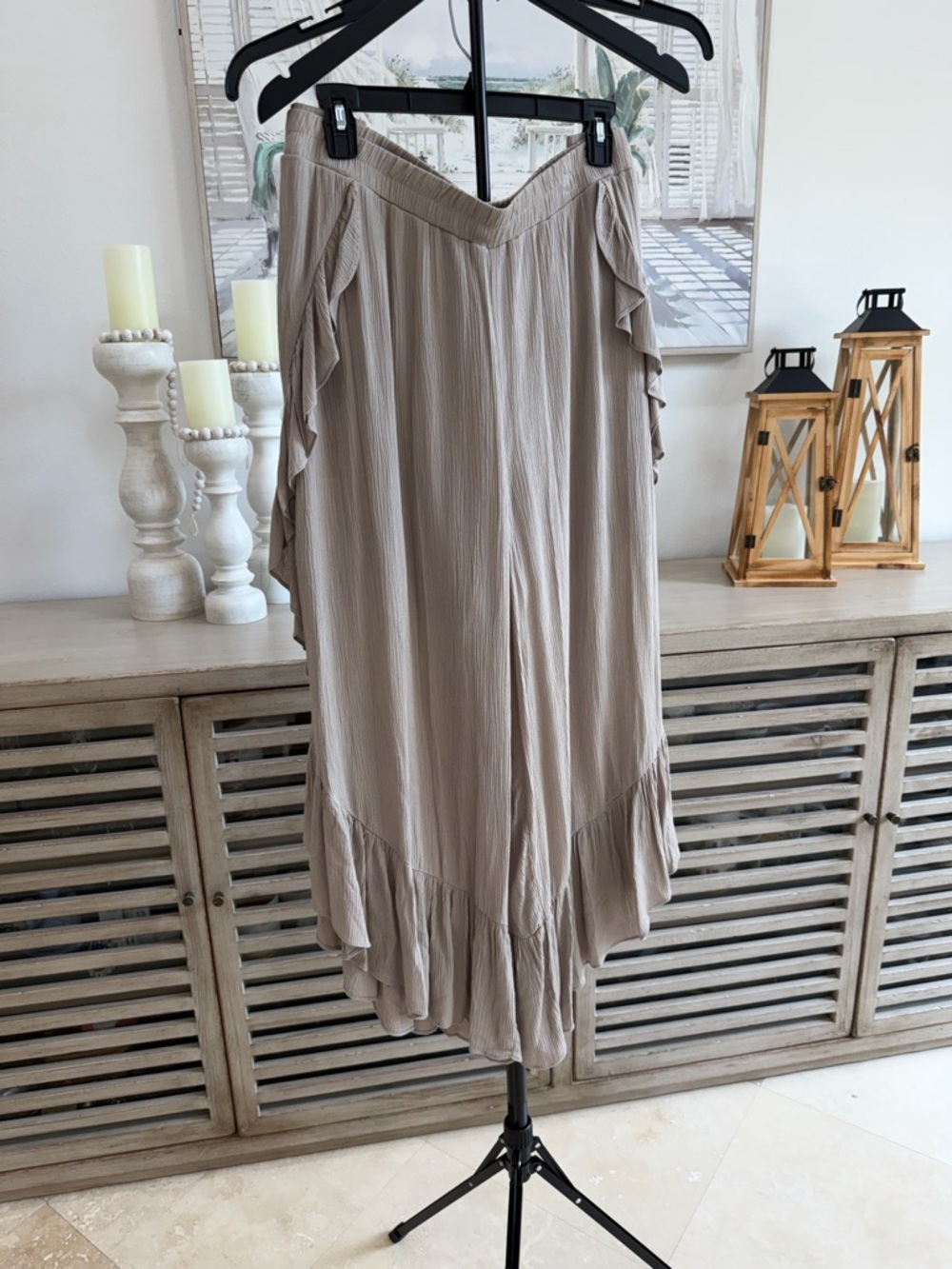 I.N. Studio Ruffled V‑Hem Taupe Pant